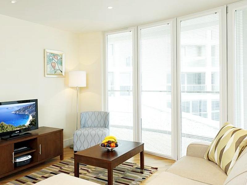 Saco Canary Wharf - Trinity Tower ลอนดอน ภายนอก รูปภาพ