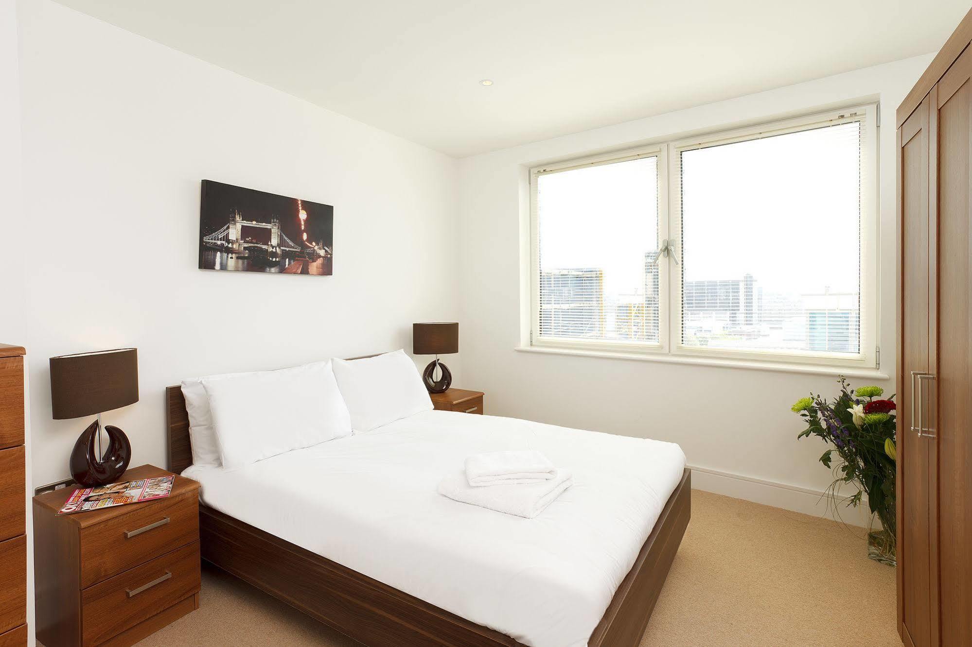 Saco Canary Wharf - Trinity Tower ลอนดอน ภายนอก รูปภาพ