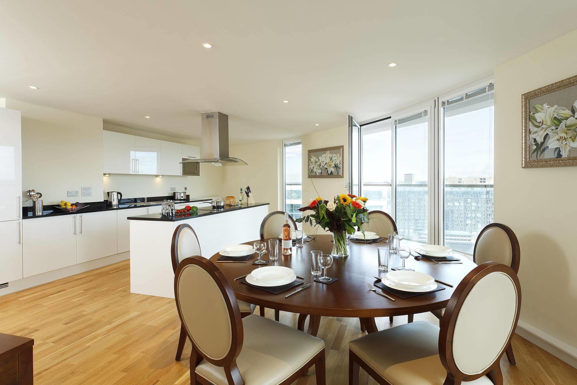 Saco Canary Wharf - Trinity Tower ลอนดอน ภายนอก รูปภาพ