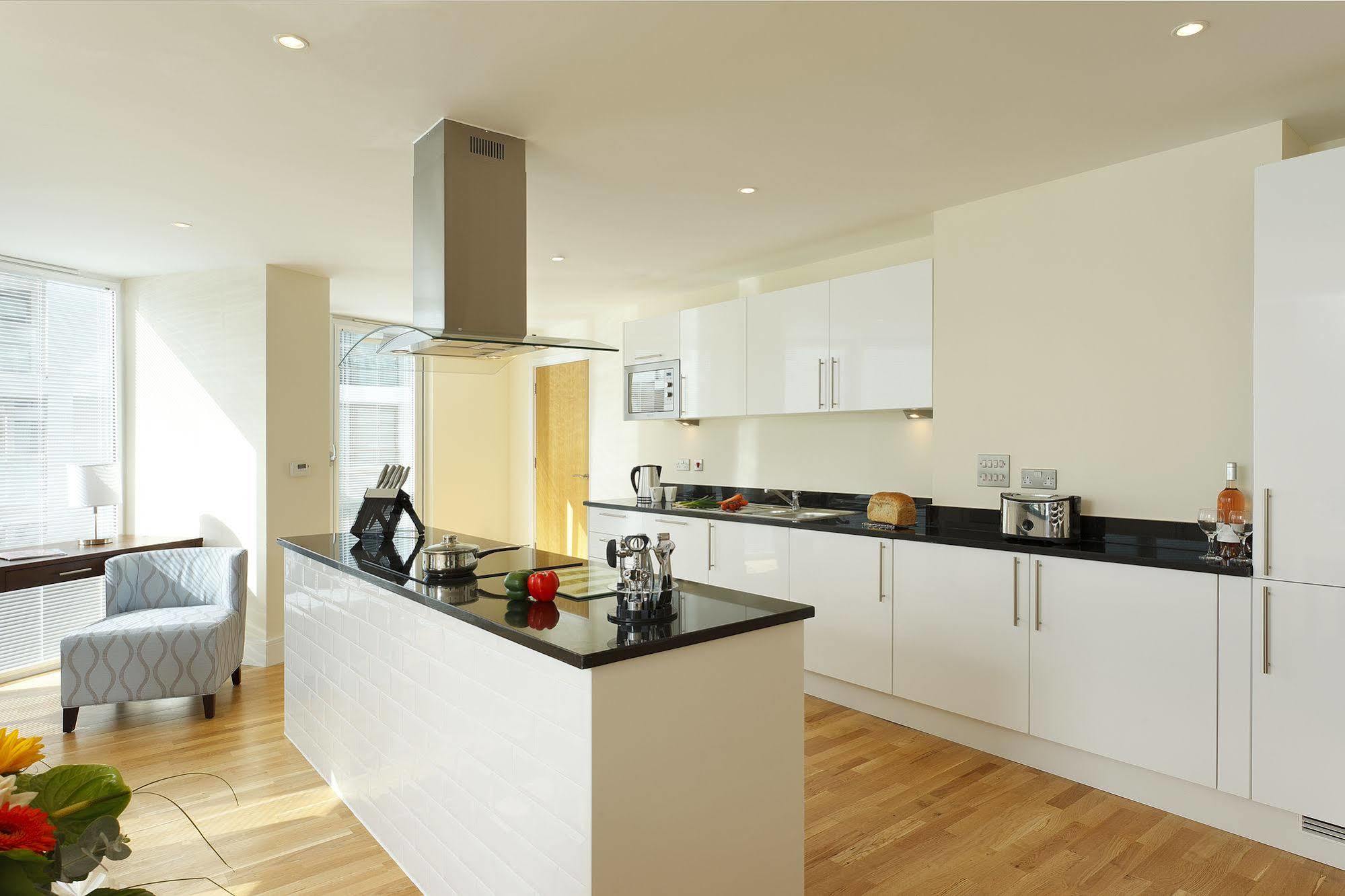 Saco Canary Wharf - Trinity Tower ลอนดอน ภายนอก รูปภาพ